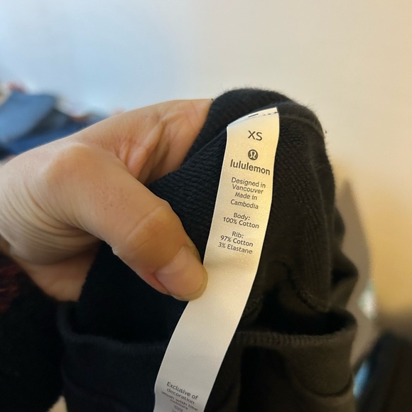 Lululemon Men’s Black Crewneck Sweatshirt - Picture 3 of 3